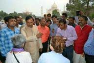 Tourism minister pays surprise visit to Taj Mahal 1 25tourism_minister_taj