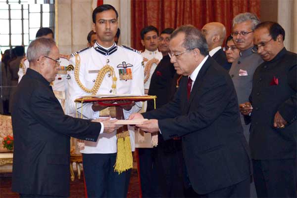 Envoys of Five Nations Present Credentials to President of India 5 The Ambassador-designate of the Republic of the Marshall Islands, Thomas D. Kijiner presenting his credential to the President, Pranab Mukherjee, at Rashtrapati Bhavan, in New Delhi on March 18, 2015.