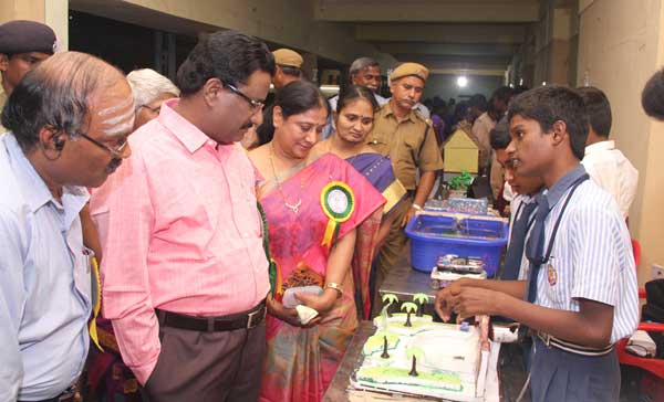 NLC provides Science Museum for School Children at Neyveli – CMD, NLC 1 B .Surender Mohan, CMD, NLC , looking a working model in the Science Exhibition organised at Neyveli by the Neyveli Chapter of Tamil Nadu Science Forum in commemoration with National Science Day. Also seen are Swarnakumari Surender Mohan and officials of NLC.