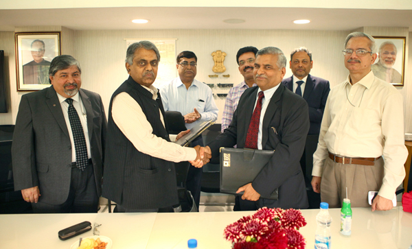 REC signs MOU with Ministry of Power for FY 2015-16 1 31rec_sign_mou