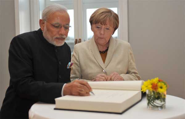 Modi, Merkel inaugurate India pavilion at Hannover fair 1 13modi_with_german_chancell