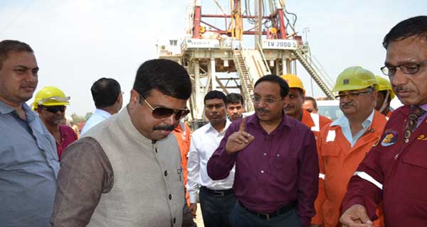 The MoS for Petroleum and Natural Gas (IC), Dharmendra Pradhan visiting the Geleky drill site, in ONGC Assam Asset 8 The Minister of State for Petroleum and Natural Gas (Independent Charge), Dharmendra Pradhan visiting the Geleky drill site, in ONGC Assam Asset, on April 16, 2015.
