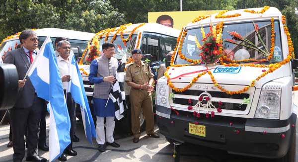 Piyush Goyal flags off NTPC Mobile Science labs 1 27ntpc_mobile_van