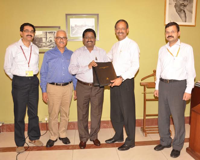 NLC Signs MoU with Ministry of Coal for the FY 2015-16 1 Shri Anil Swarup, Secretary, Union Ministry of Coal (MOC) and Shri B.Surender Mohan, CMD, NLC exchanging the MoU