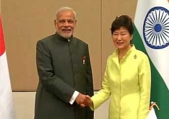 Modi meets South Korean president 1 18modi_with_pres_south_kore
