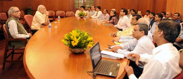 Modi pats PMO officials for hard work, dedication 1 26modi_with_officers