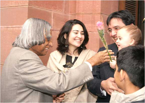 Dr. APJ ABDUL KALAM : A PEOPLE’S PRESIDENT 13 13