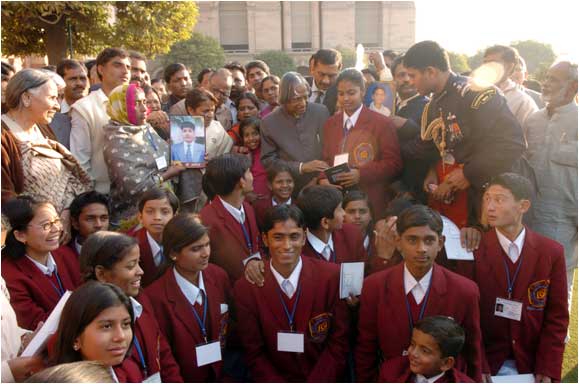 Dr. APJ ABDUL KALAM : A PEOPLE’S PRESIDENT 15 15