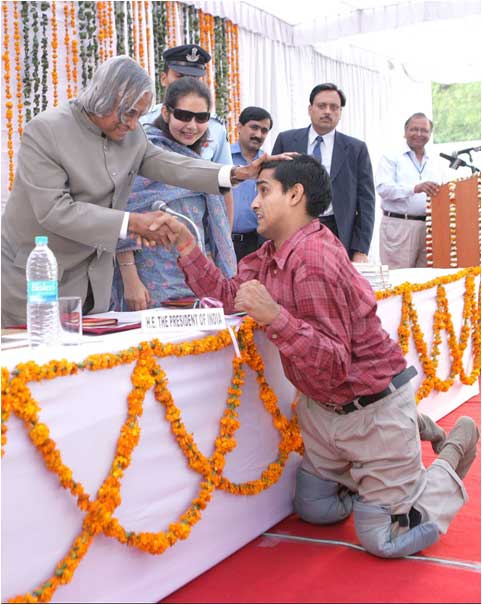 Dr. APJ ABDUL KALAM : A PEOPLE’S PRESIDENT 20 20