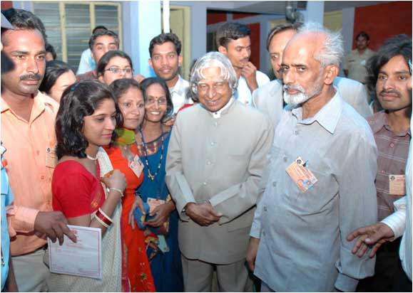 Dr. APJ ABDUL KALAM : A PEOPLE’S PRESIDENT 26 26