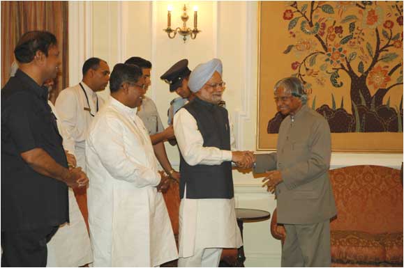 Dr. APJ ABDUL KALAM : A PEOPLE’S PRESIDENT 28 28