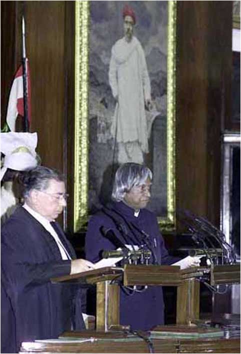 Dr. APJ ABDUL KALAM : A PEOPLE’S PRESIDENT 32 32