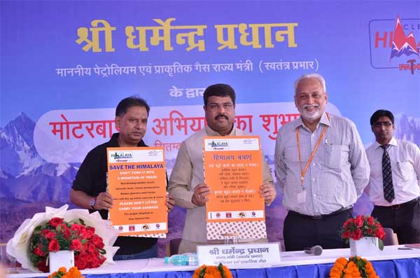 MoP&NG, flags-off IndianOil - sponsored Pathfinders Motorbike Expedition 2 09oil_min_launch