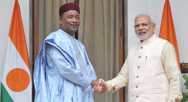 Prime Minister, Narendra Modi meeting the President of Niger, Mahamadou Issoufou, 1 The Prime Minister, Narendra Modi meeting the President of Niger, Mahamadou Issoufou, during the 3rd India Africa Forum Summit, in New Delhi on October 28, 2015.
