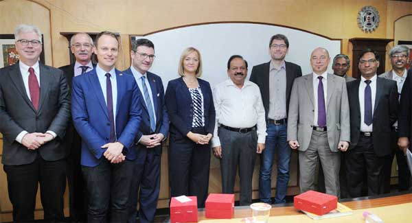 German Parliamentary delegation calls on the Minister for Science & Technology and Earth Sciences, Dr. Harsh Vardhan 1 A German Parliamentary delegation calls on the Union Minister for Science & Technology and Earth Sciences, Dr. Harsh Vardhan, in New Delhi on November 18, 2015.