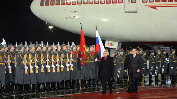 Prime Minister, Narendra Modi arrives in Moscow on December 23, 2015. 1 Prime Minister, Narendra Modi arrives in Moscow on December 23, 2015.