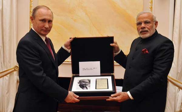 Putin gifts Modi Gandhi's notes, Indian sword 1 24putin_gift_modi