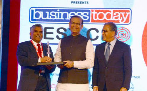 REC CMD Bags the Best CEO Award 1 rec-bt-award