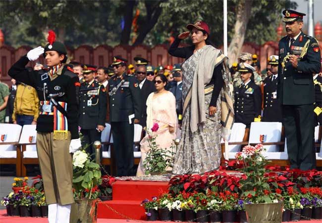 Raksha Mantri visits NCC Republic Day Camp, felicitates braveheart cadets 1 22defence min salute