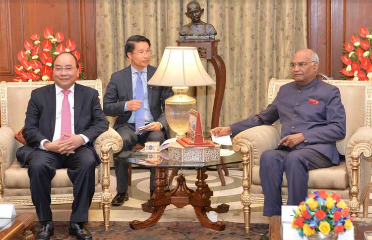 PRIME MINISTER OF VIETNAM CALLS ON THE PRESIDENT 1 25kovind with pm vietnam