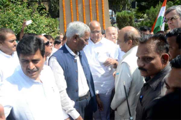 On R-Day, BJP-opposition face-off in Maharashtra 1 27maharashtra r day