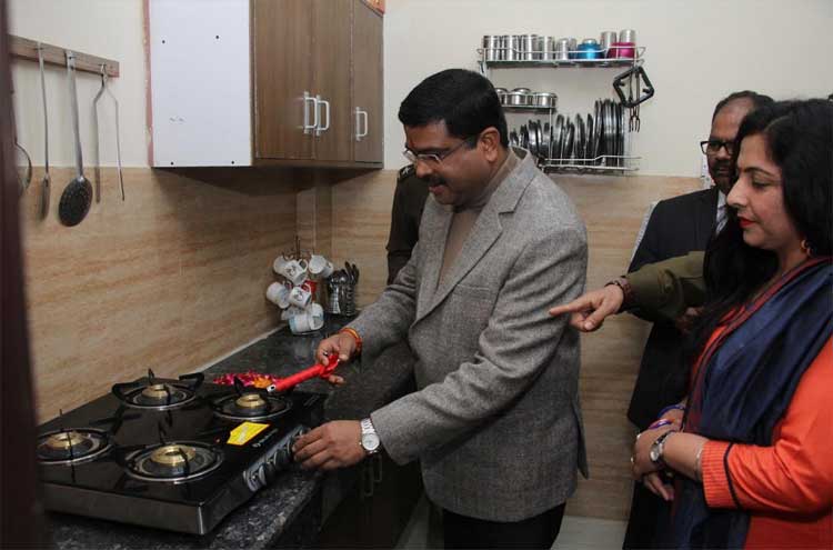 Dharmendra Pradhan inaugurates PNG Supply in BSF Campus, Chhawla 2 11pradhan inaug1