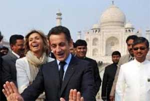 French President visits Taj Mahal 1 11french pres taj