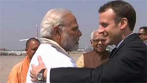 Modi receives Macron in Varanasi 1 12modi with macron