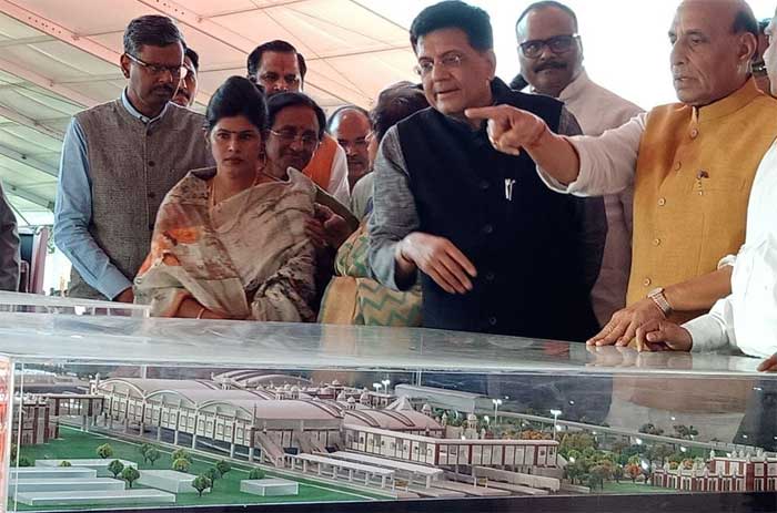 Home Minister lays foundation stone for redevelopment of railway stations at lucknow 1 18railway project