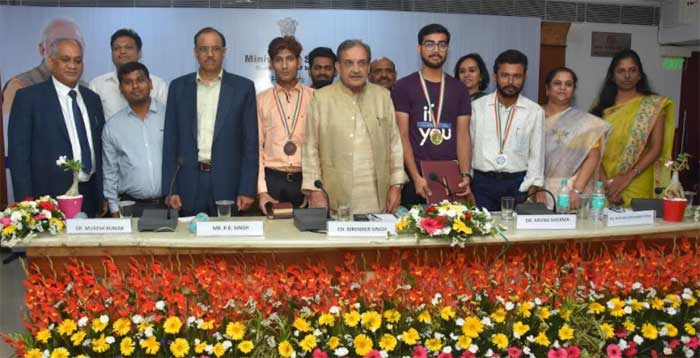 Steel Minister felicitates winners of contest on Start-up India - #myLOVESTEELidea 1 17sail conf