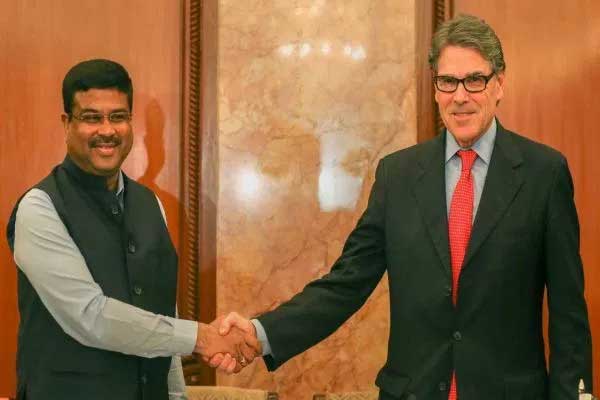 Taiwan's first industry expo in India in May 1 18pradhan with taitra chair