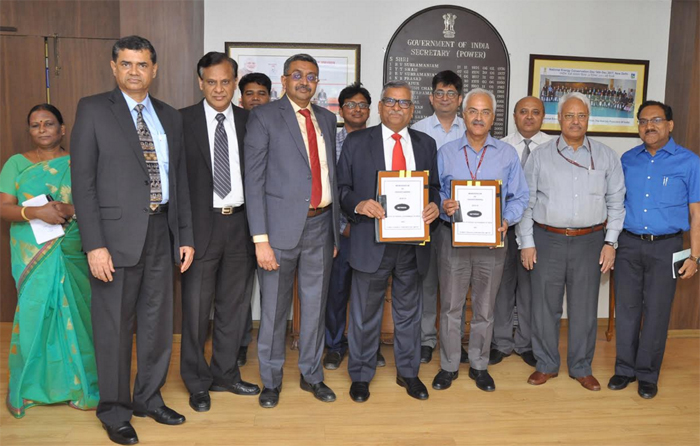 PFC SIGNS MOU FOR FY 2018-19 WITH MINISTRY OF POWER 1 15pfc mou