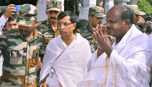 Kumaraswamy visits Karnataka temples ahead of swearing-in 1 22karnataka cm