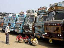 35 trucks return after ban on cross-LoC trade 1 18truck strike