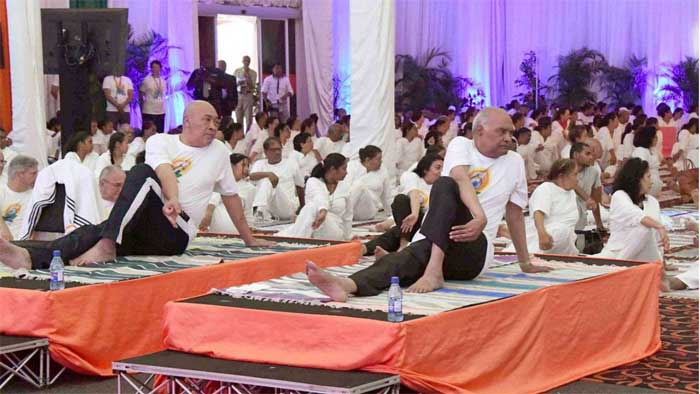 PRESIDENT OF INDIA PARTICIPATES IN THE FOURTH INTERNATIONAL YOGA DAY CELEBRATIONS IN SURINAME 1 22presyoga suriname