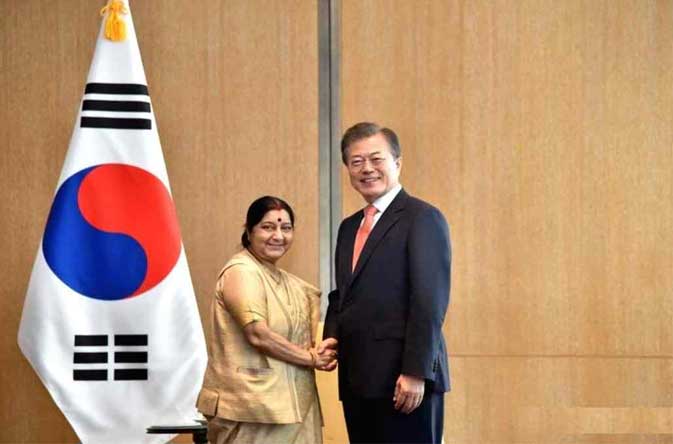 Sushma Swaraj meets South Korean President 1 09sushma with sk president