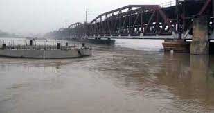 Evacuation begins as Yamuna level rises in Delhi 1 28iron bridge