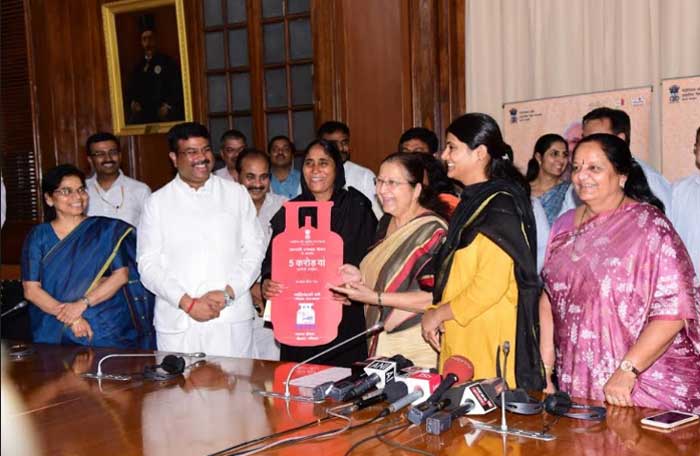 Pradhan Mantri Ujjwala Yojana achieves 5 crore mark 1 03lpg distribution