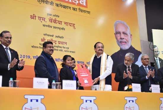 Pradhan Mantri Ujjwala Yojana achieves 6 crore mark 1 02lpg