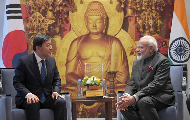 Mayor of Gimhae, South Korea Heo Seong gon calling on the Prime Minister Narendra Modi in Seoul 1 pmmodi sk mayor1