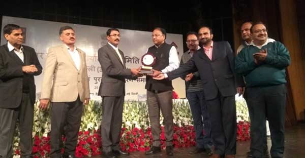 नगर राजभाषा कार्यांवयन समिति दिल्ली ने एनबीसीसी को पुरस्कार प्रदान किया 1 11nbcc award