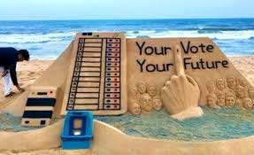 Through sand sculpture, artist urges people to vote 1 11votge sculpture