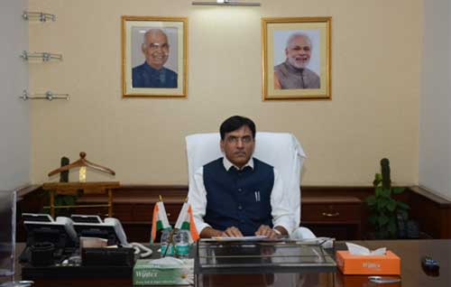 MANSUKH L MANDAVIYA TAKES OVER AS MINISTER OF STATE WITH INDEPENDENT CHARGE FOR SHIPPING 1 31shipping minister