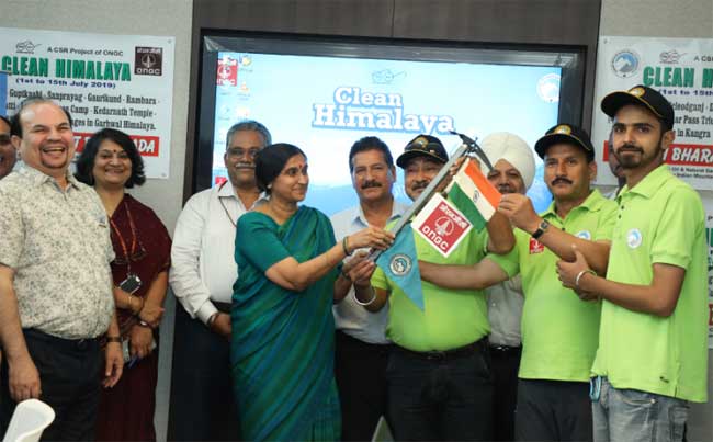 ONGC flags off Clean Himalaya Expedition to inaugurate Swachhta Pakhwada 1 03ongc flags