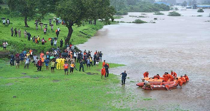600 rescued from stranded train in Maharashtra 1 27mumbai rain rescue