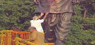 PM pays tribute to Patel, administers unity pledge 1 31modi tribute