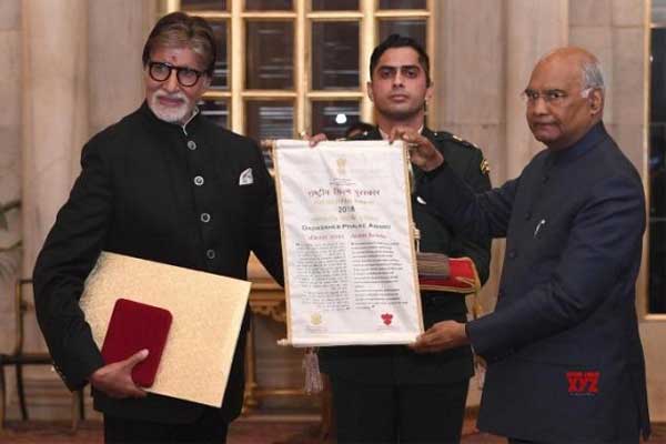Twitterati hail as Amitabh gets Dadasaheb Phalke Award 1 30amitabh award