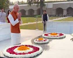 Amazon's Bezos arrives in India, pays homage to the Mahatma 1 15amazon ceo rajghat