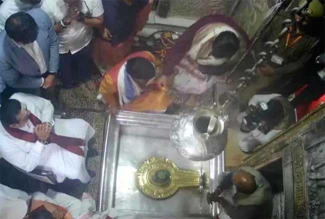 Sri Lankan PM offers prayers at Kashi Vishwanath temple 1 09sl pm varanasi