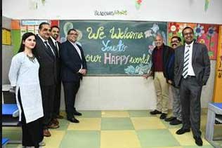 Delhi Government and CII Delhi organize a visit to a Government School for the Mayor of Calgary, Canada 1 04visit school